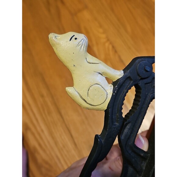 Vintage Cast Iron White Cat Nutcracker On Wooden Base - Picture 7 of 12